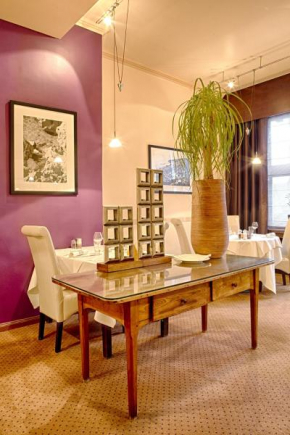  Hotel Restaurant 